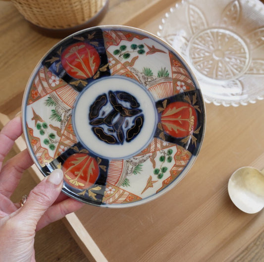 朱と紺に金彩きらめく色絵中皿 - Kotto Shop