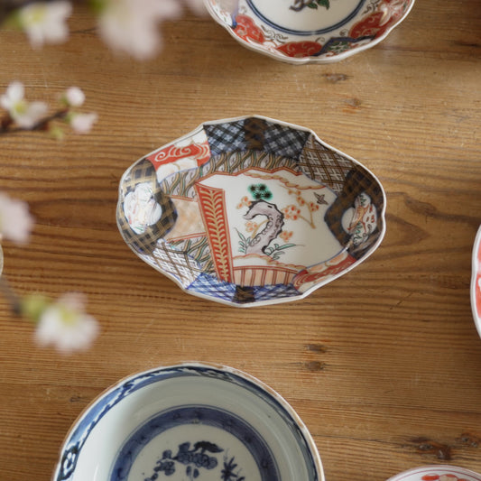 情景を移す色絵変形皿 - Kotto Shop