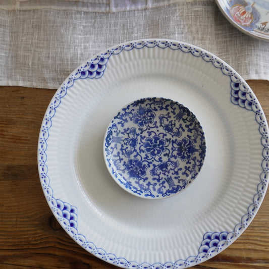 可憐な花々が美しい印判小皿 - Kotto Shop