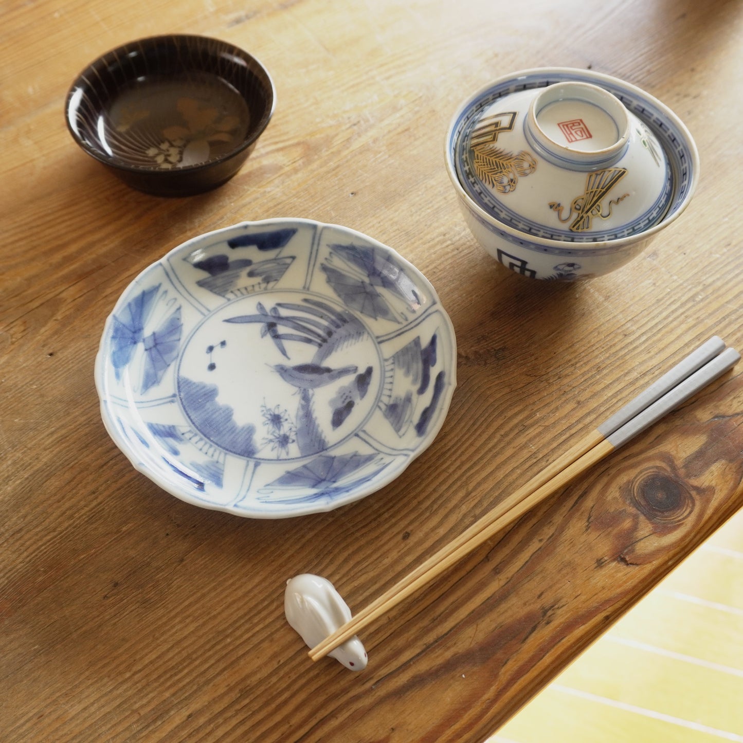 金彩と染付の小ぶりなお茶碗 - Kotto Shop