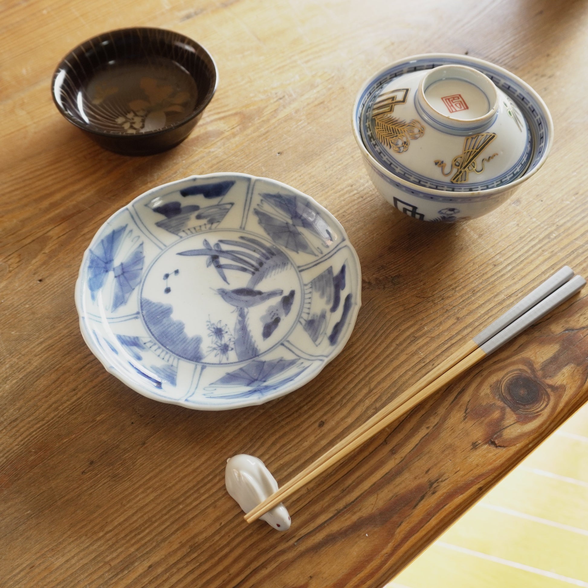 金彩と染付の小ぶりなお茶碗 - Kotto Shop