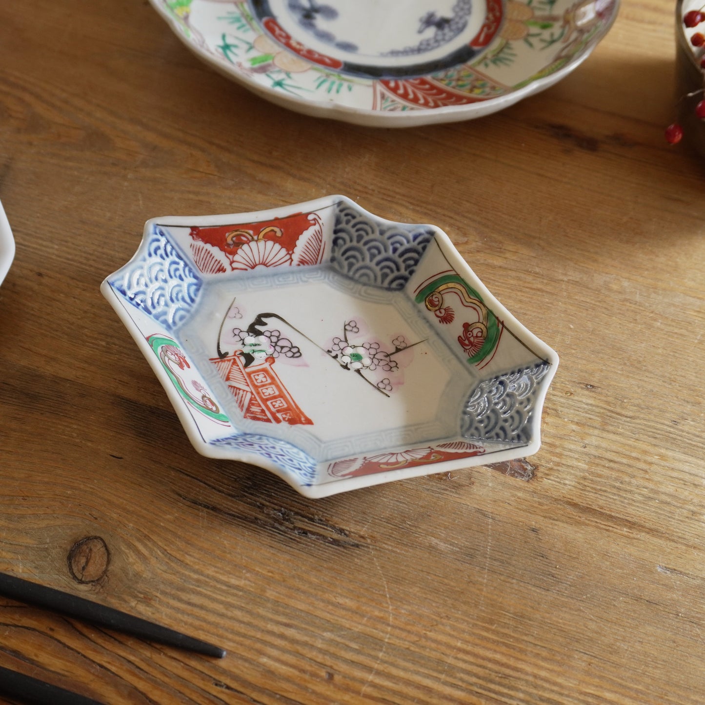 大正レトロな可愛らしい梅図菱形変形皿 - Kotto Shop