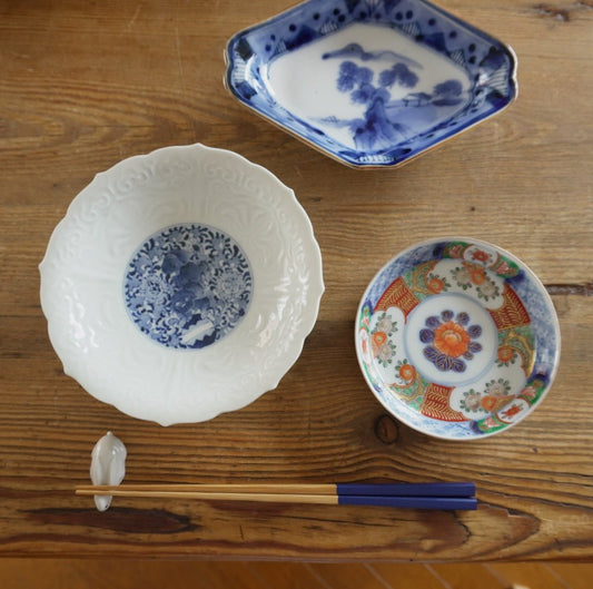 獅子に牡丹図白磁の陽刻平皿 - Kotto Shop