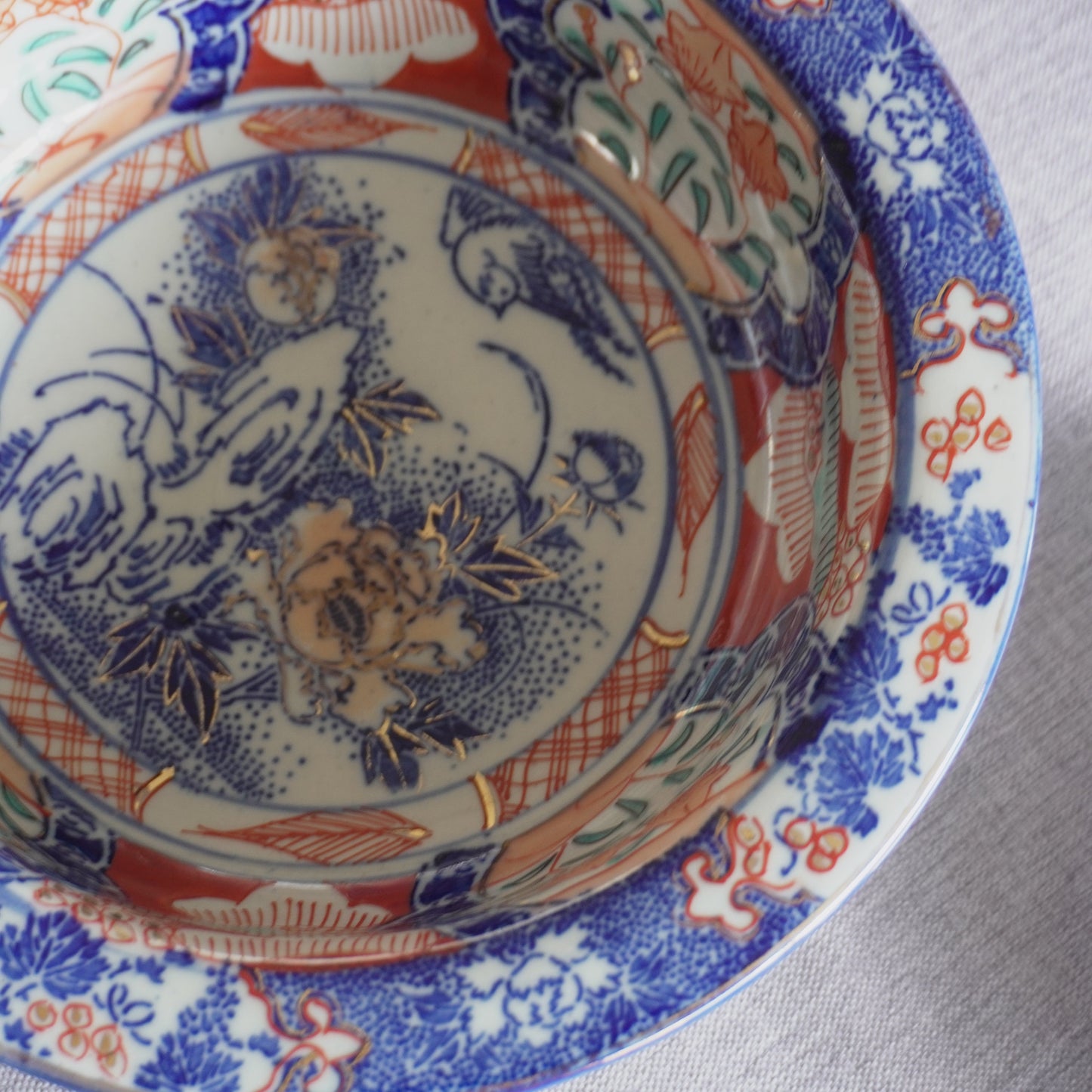 カジュアルに華やぐ牡丹に鳥図の鉢 - Kotto Shop