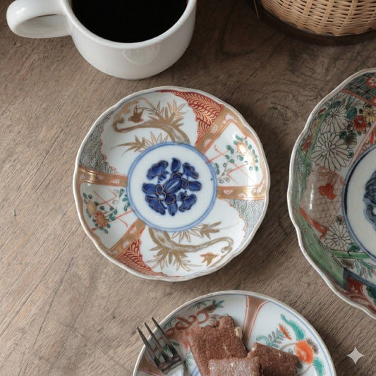 金彩の竹と花々が織りなす古伊万里小皿 - Kotto Shop