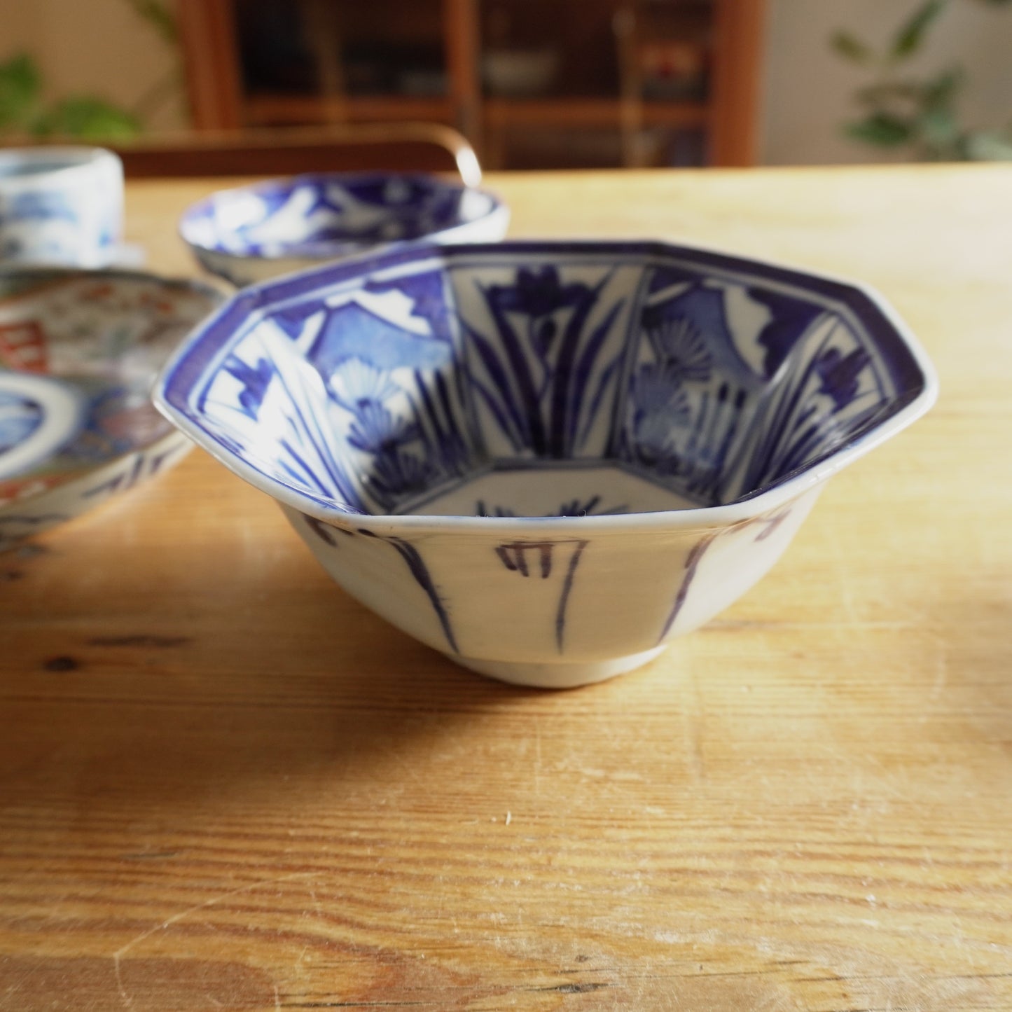 蘭と富士の描かれた八角中鉢 - Kotto Shop