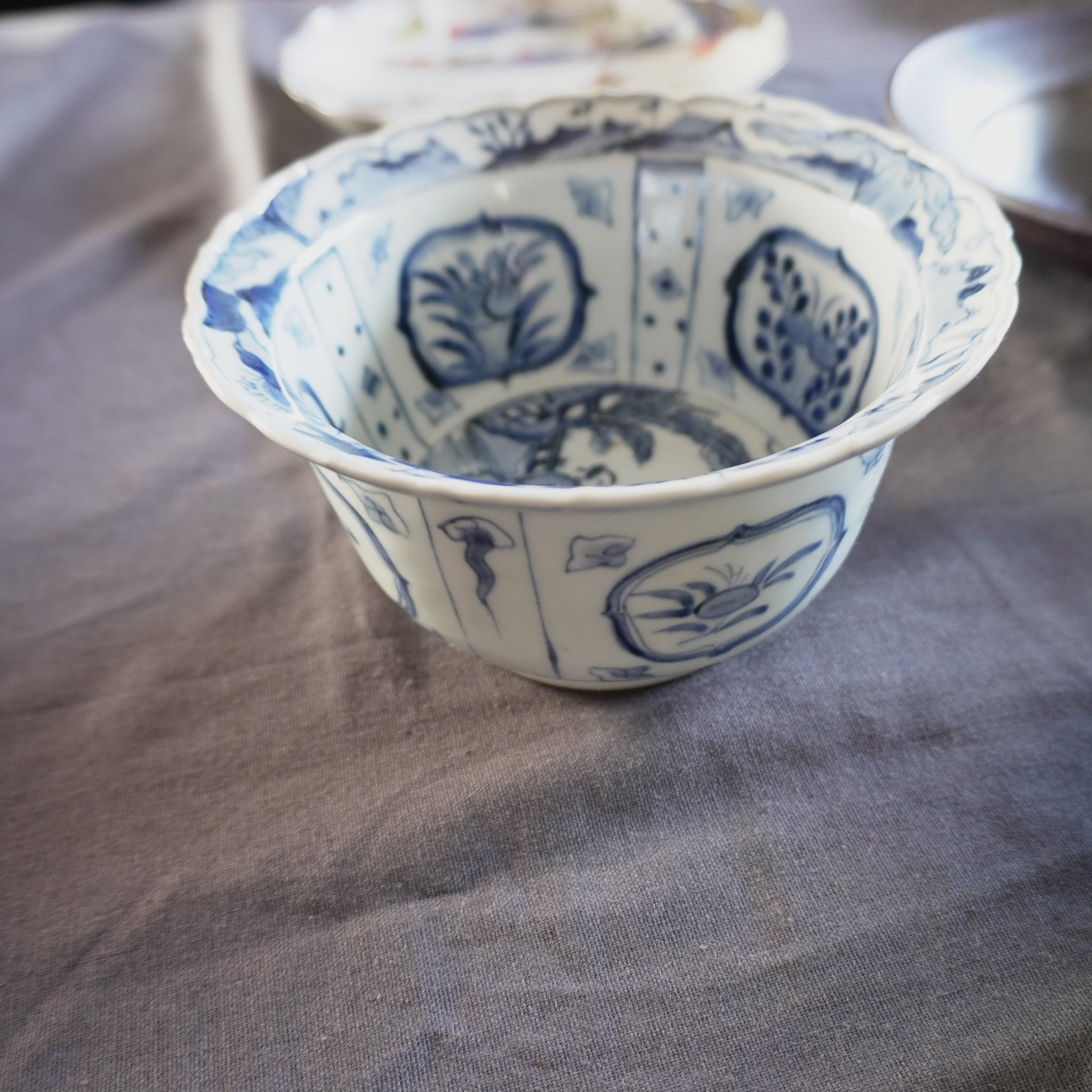 サイズ感が可愛らしい古伊万里芙蓉手鉢 - Kotto Shop