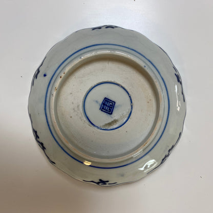 麒麟が描かれた微塵唐草の輪花深皿 - Kotto Shop