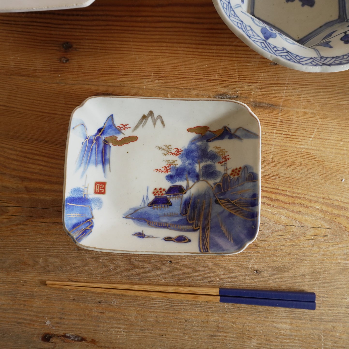 静かな山あいで金彩の美しい角皿 - Kotto Shop