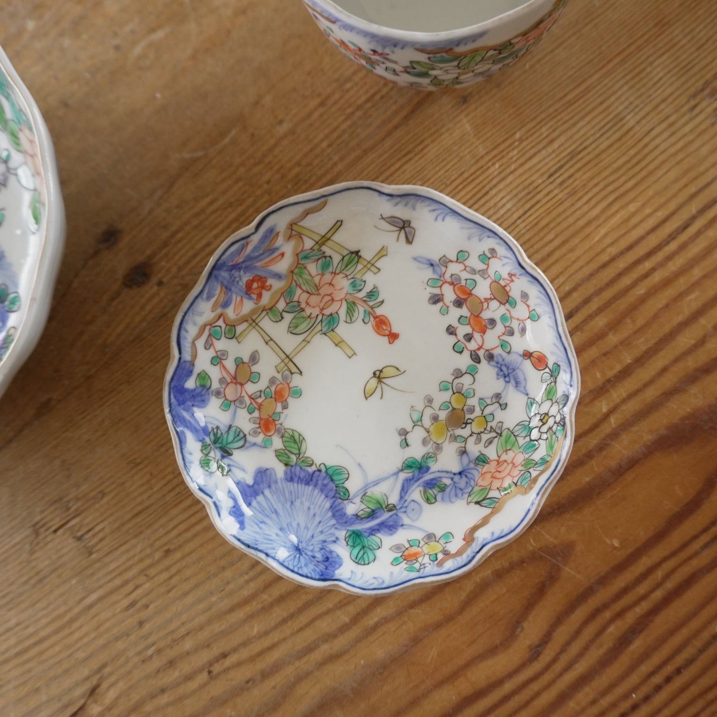 【小皿】花に蝶が舞う余白の美しい器 - Kotto Shop