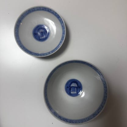 静けさを湛える、山水の輪郭染付茶碗 - Kotto Shop