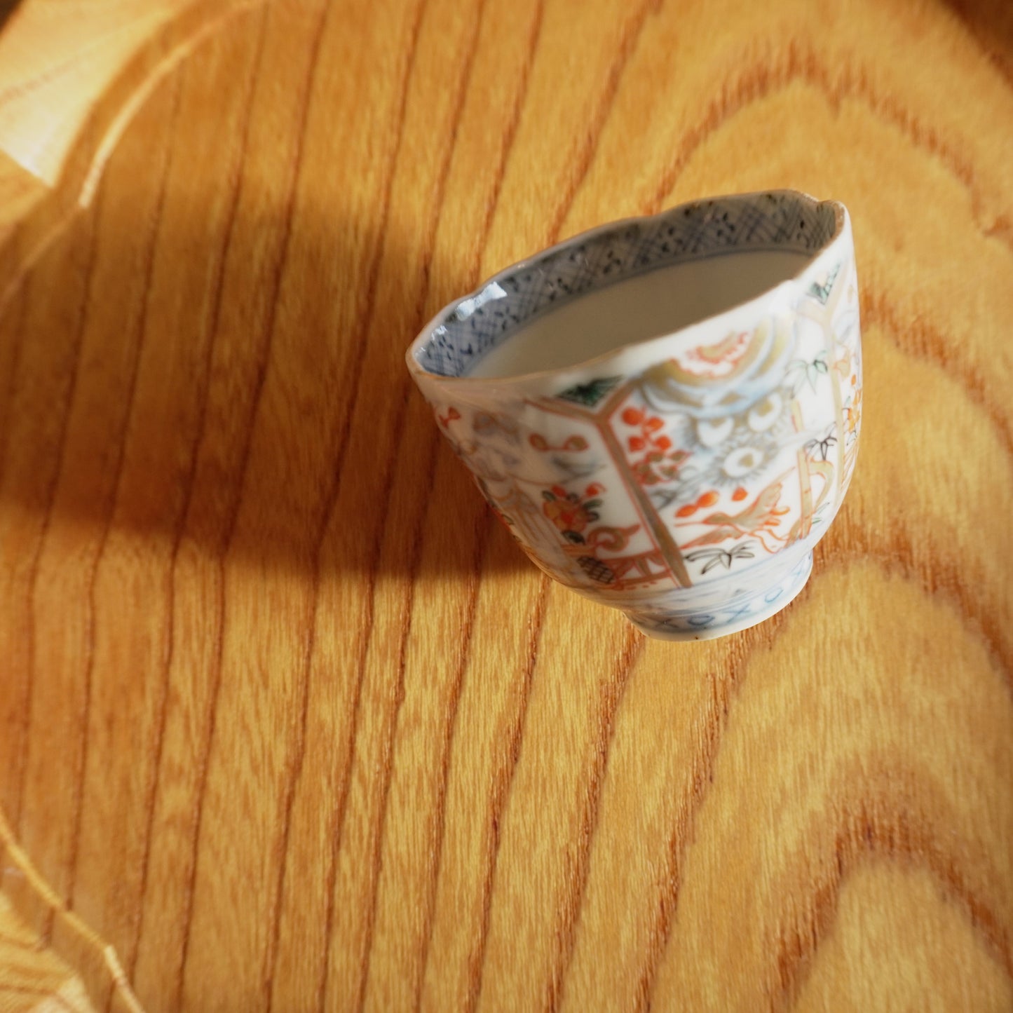 繊細な色合いの美しい色絵お猪口 - Kotto Shop