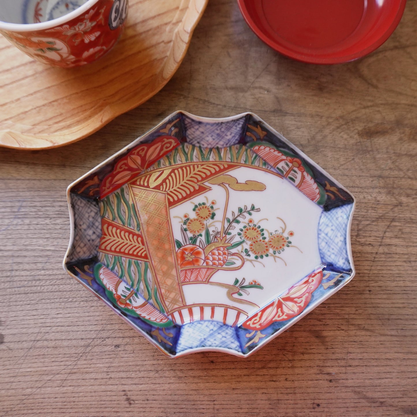 可憐な明治伊万里変形皿 - Kotto Shop