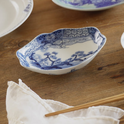 華やかに彩る染付変形皿 - Kotto Shop