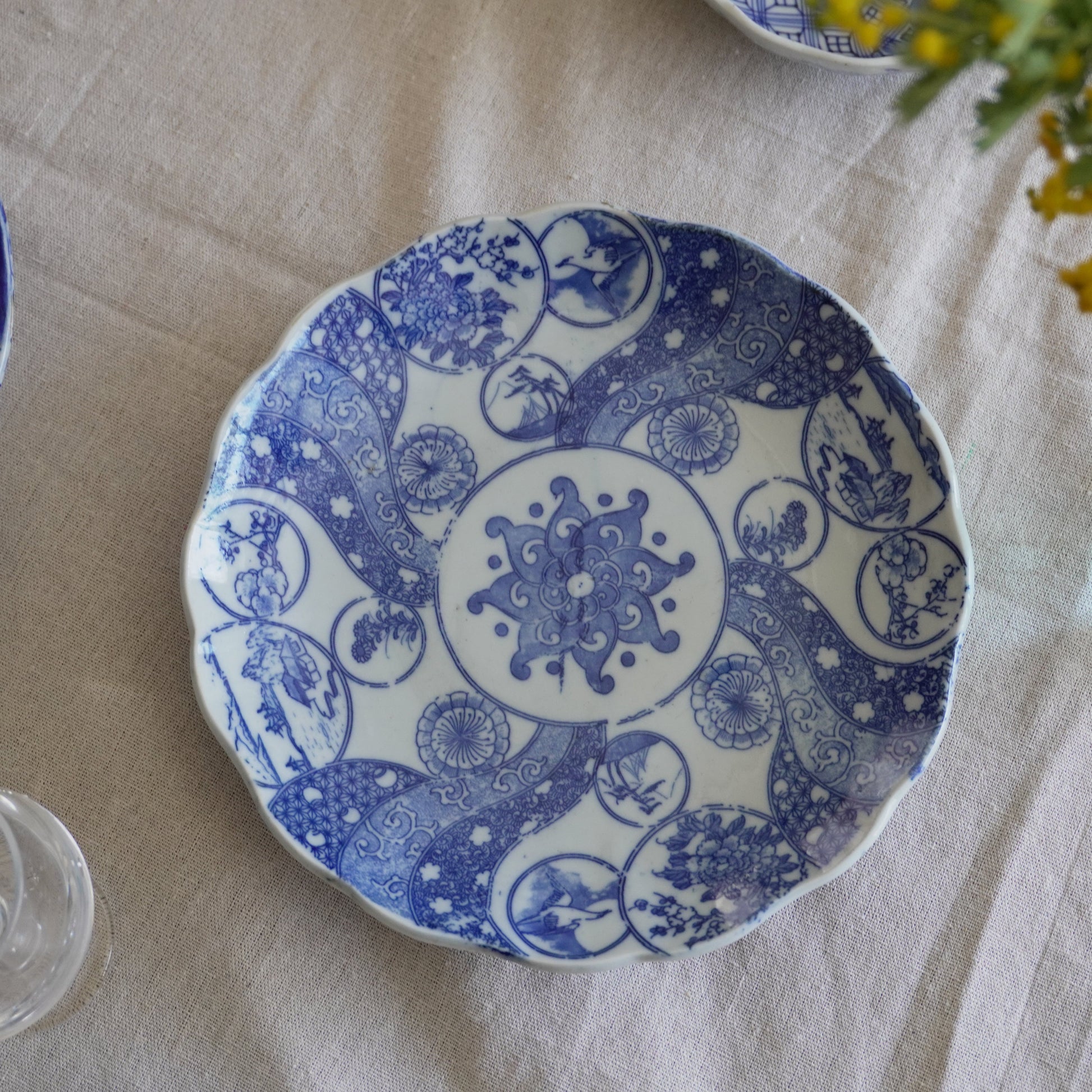 ブルーのコントラストがおしゃれな印判大皿 - Kotto Shop