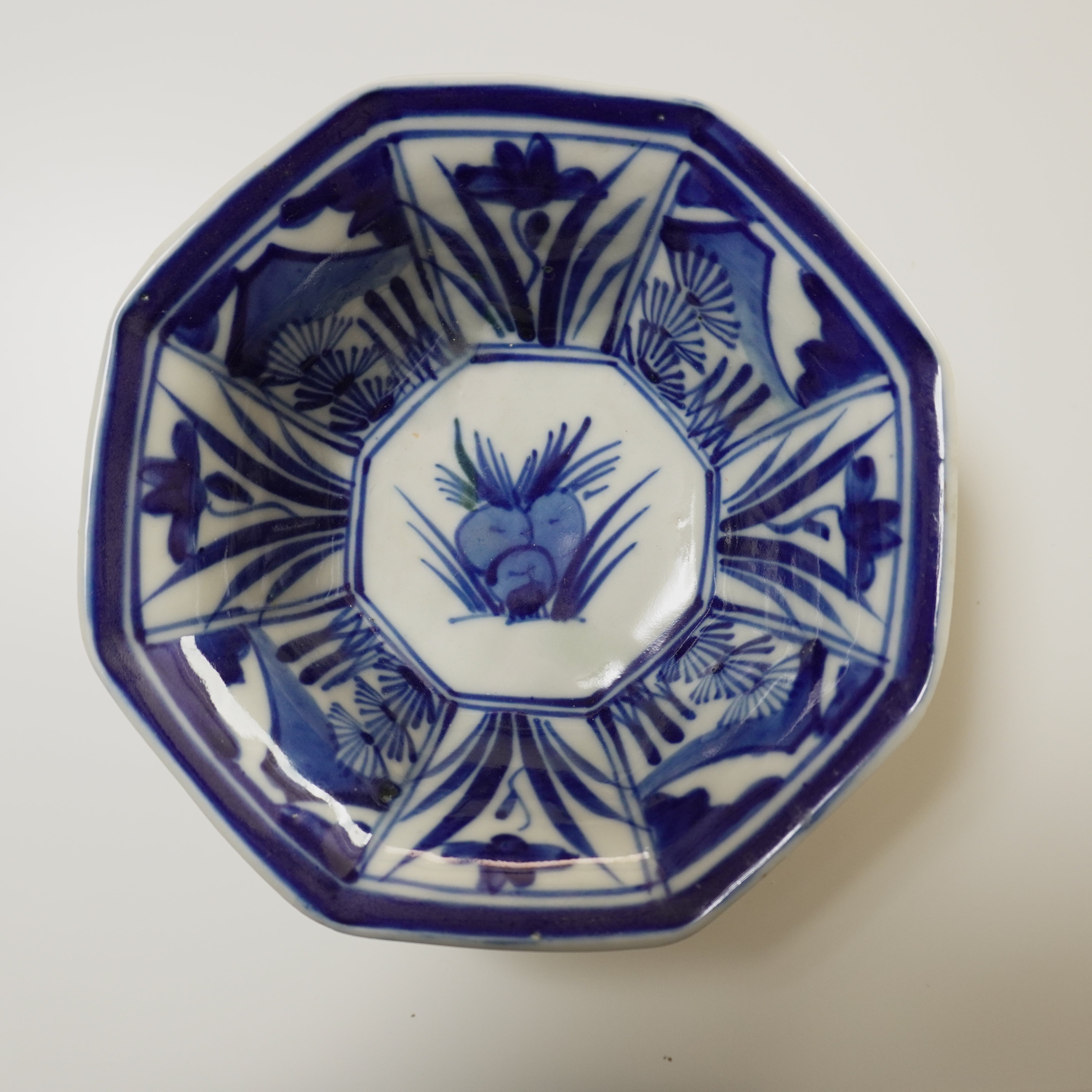 蘭と富士の描かれた八角中鉢 – Kotto Shop