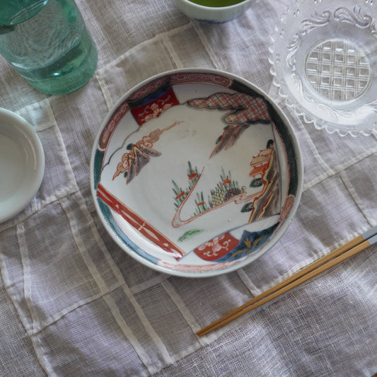 彩り豊かな余白のある古伊万里中皿 - Kotto Shop