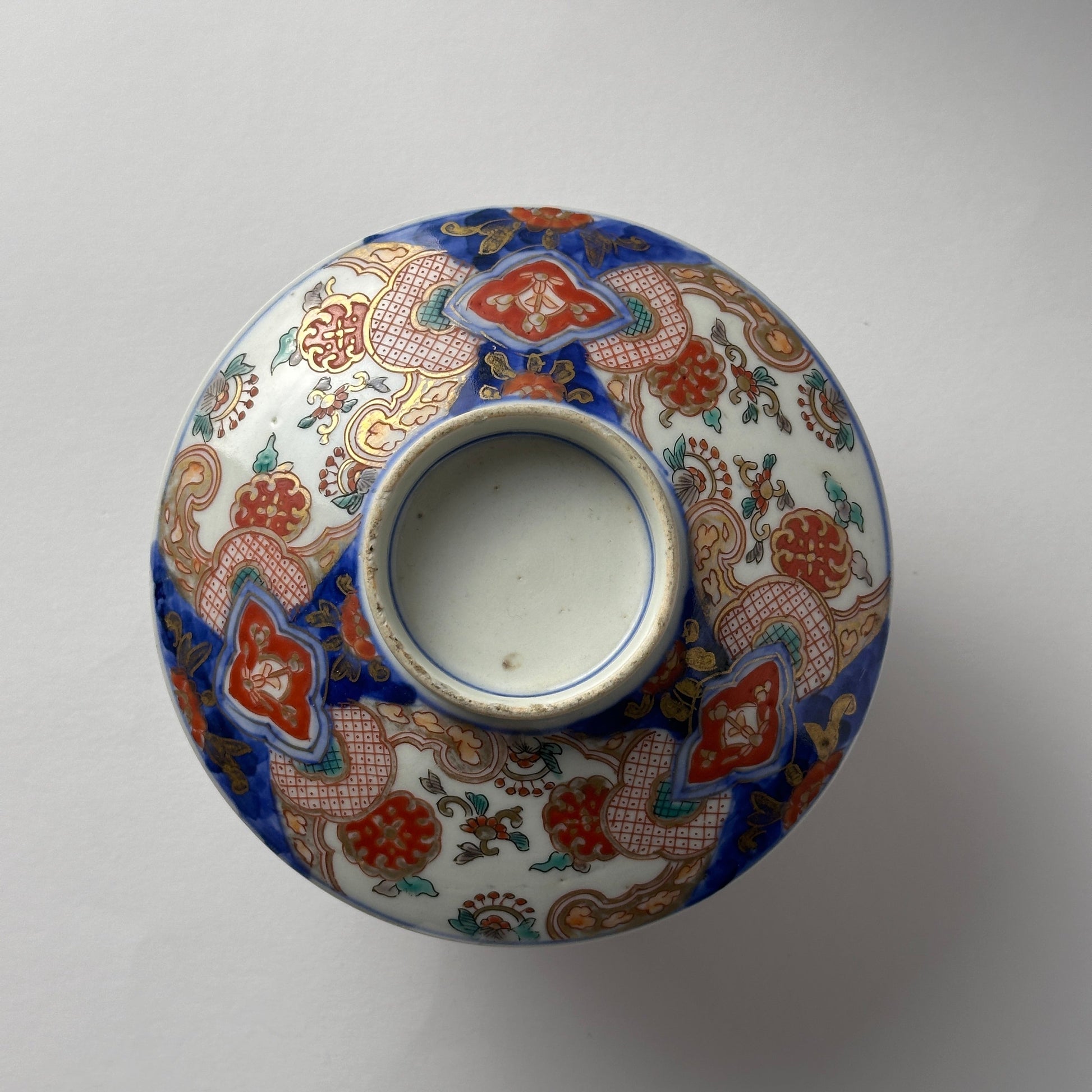 華やぎをまとった蓋付き茶碗 - Kotto Shop