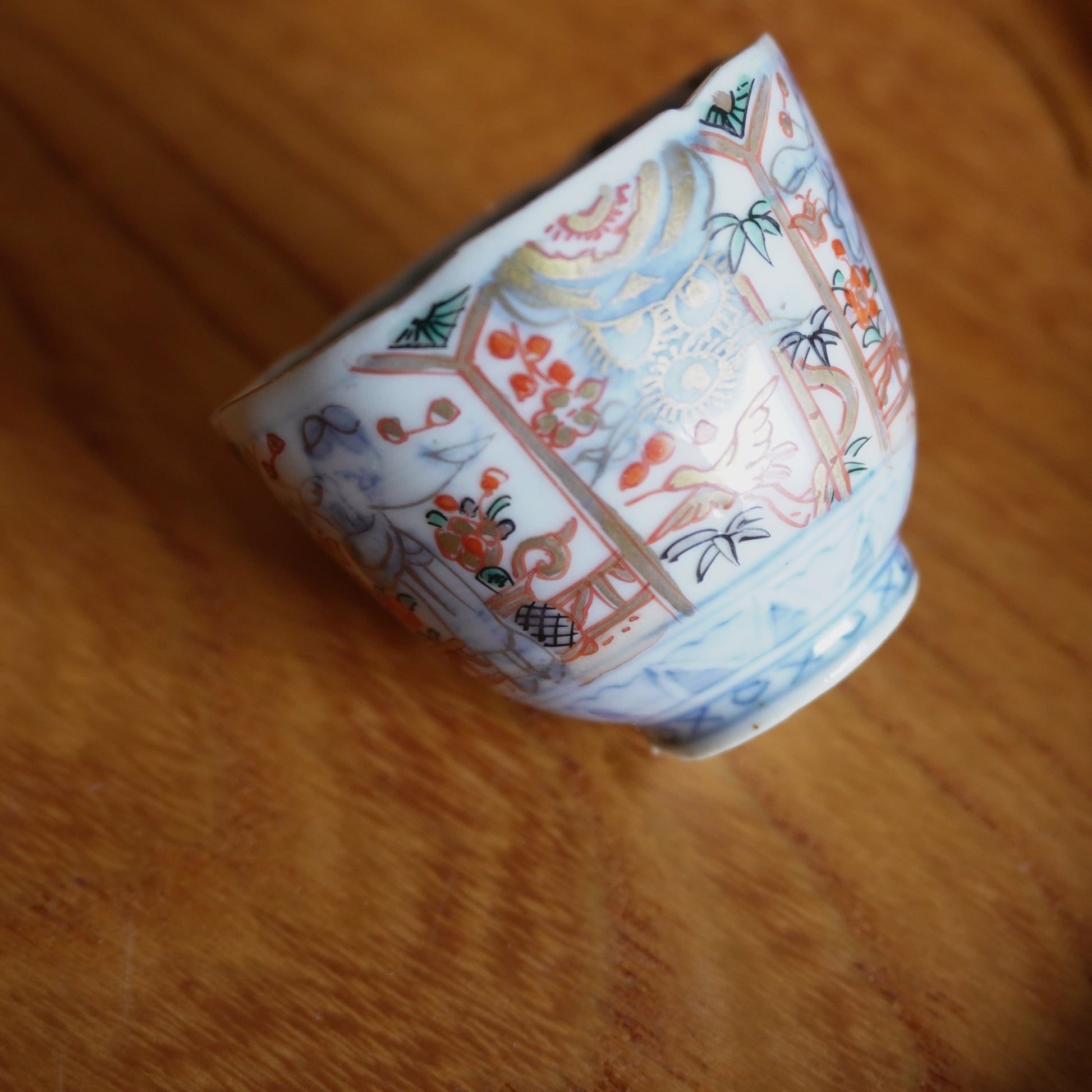 繊細な色合いの美しい色絵お猪口 - Kotto Shop