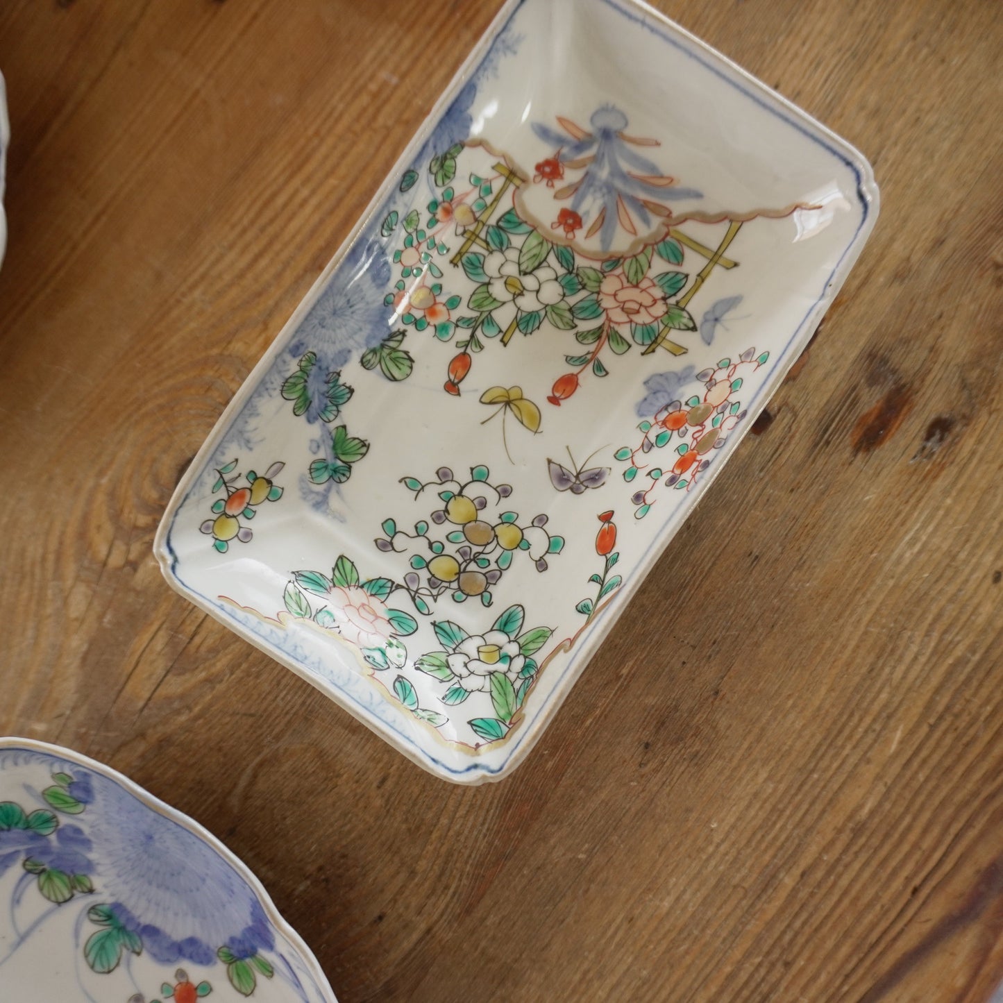 【長皿】花に蝶が舞う余白の美しい器 - Kotto Shop