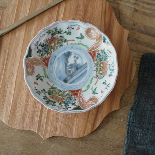 淡色の花散る色絵小皿 - Kotto Shop