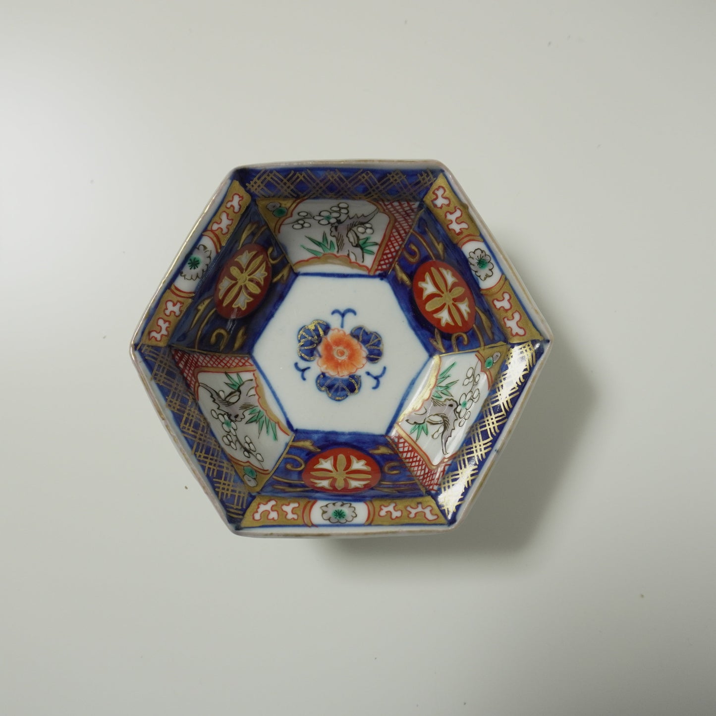 可愛い赤絵染付六角小鉢 - Kotto Shop