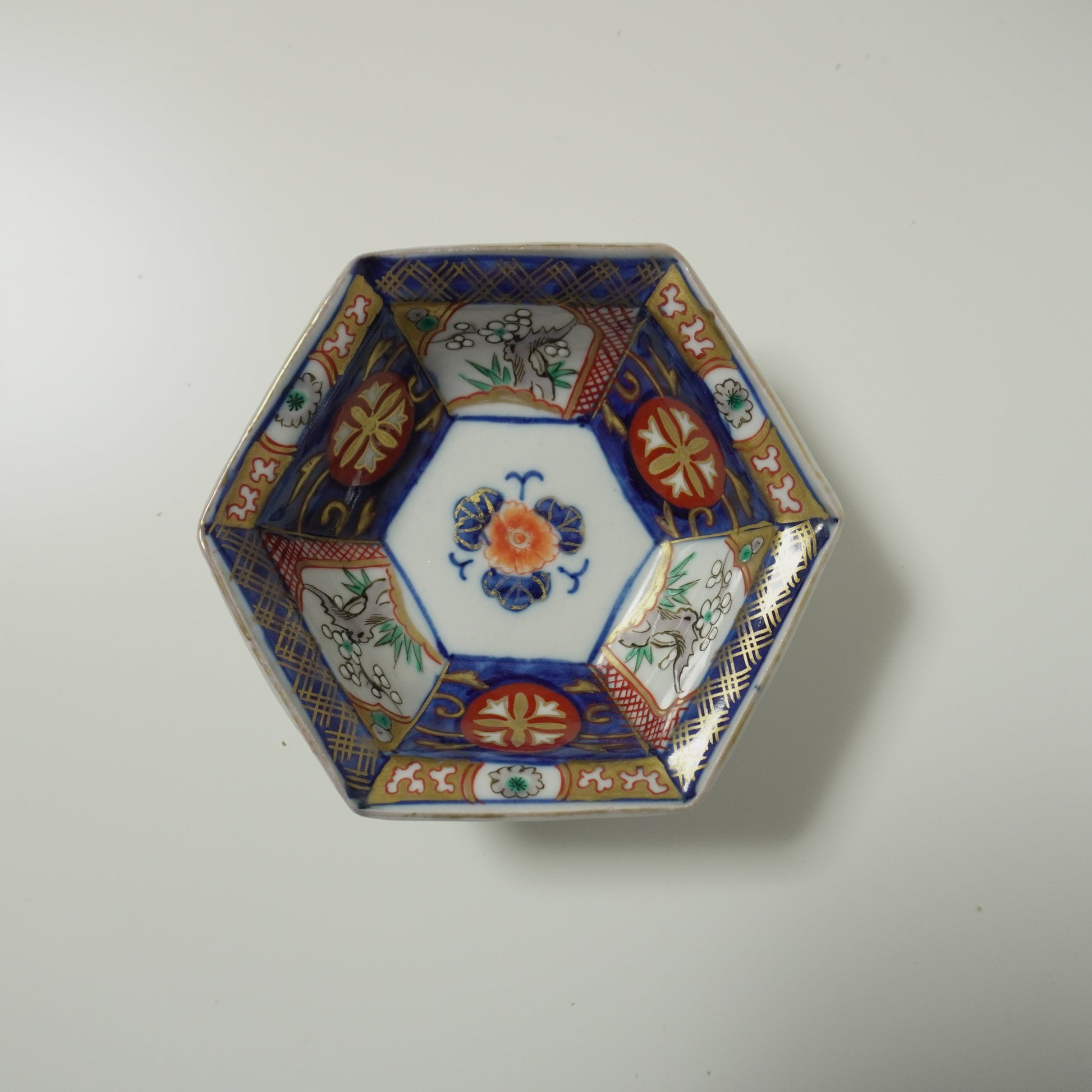 可愛い赤絵染付六角小鉢 - Kotto Shop