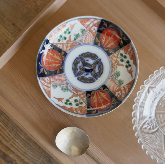 朱と紺に金彩きらめく色絵中皿 - Kotto Shop