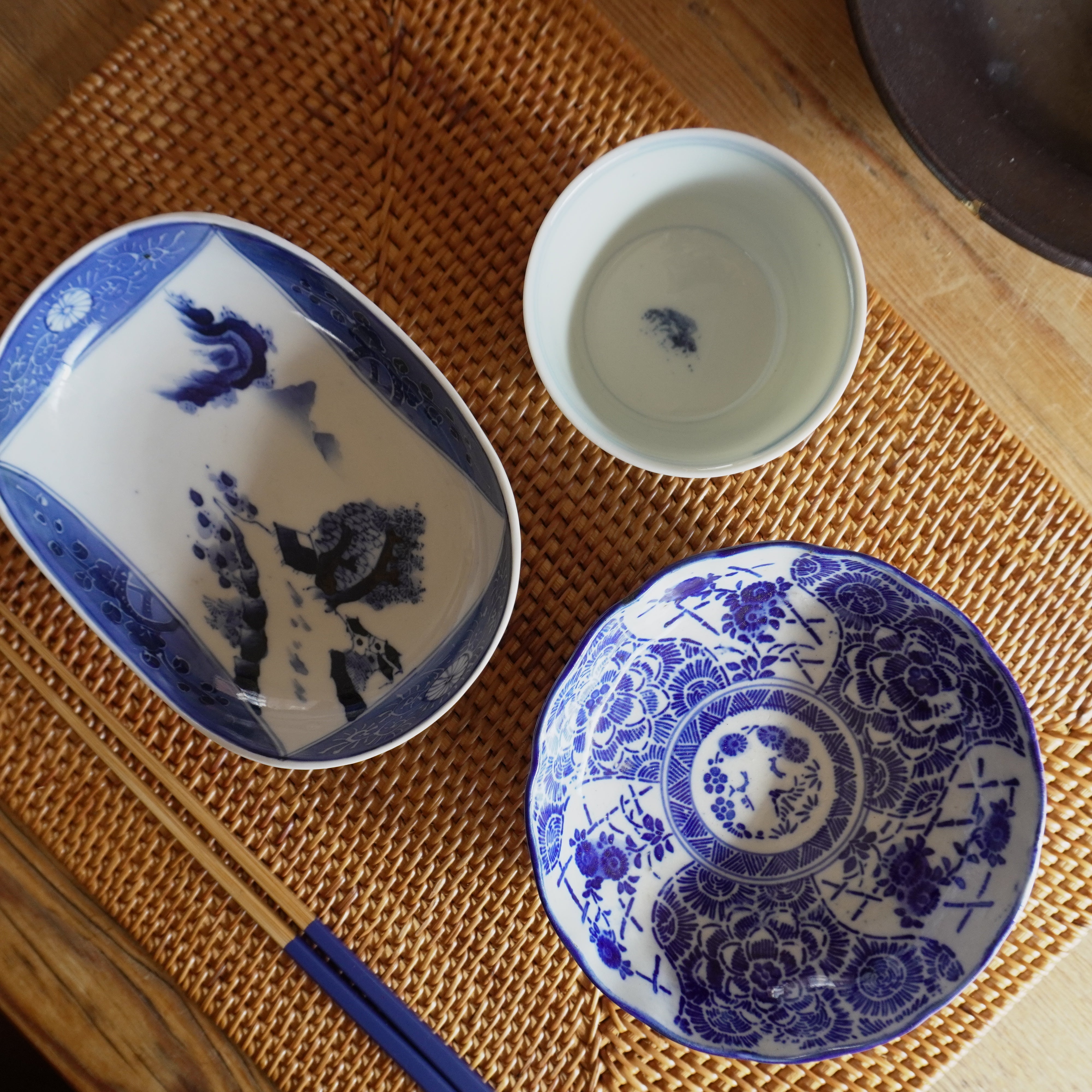 山水図の柔らかな染付楕円皿 – Kotto Shop