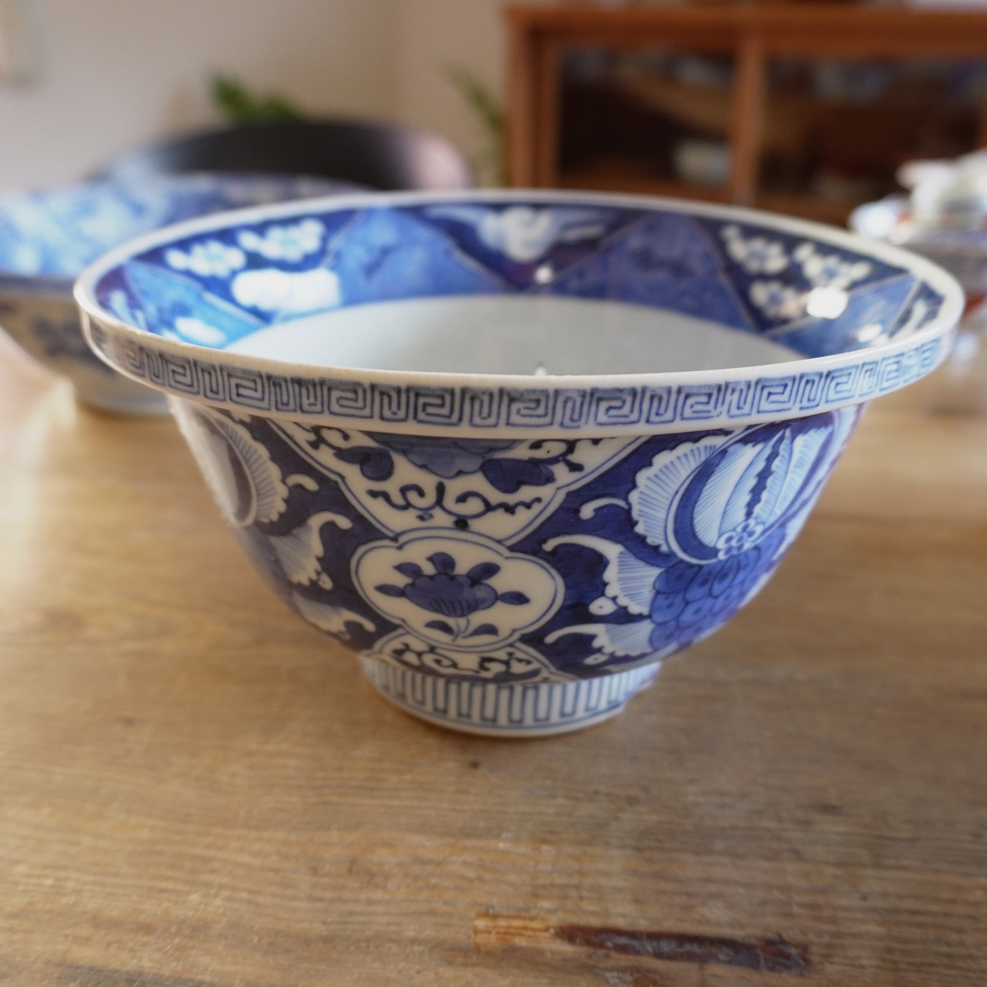 染付深鉢山に梅の古伊万里鉢 - Kotto Shop