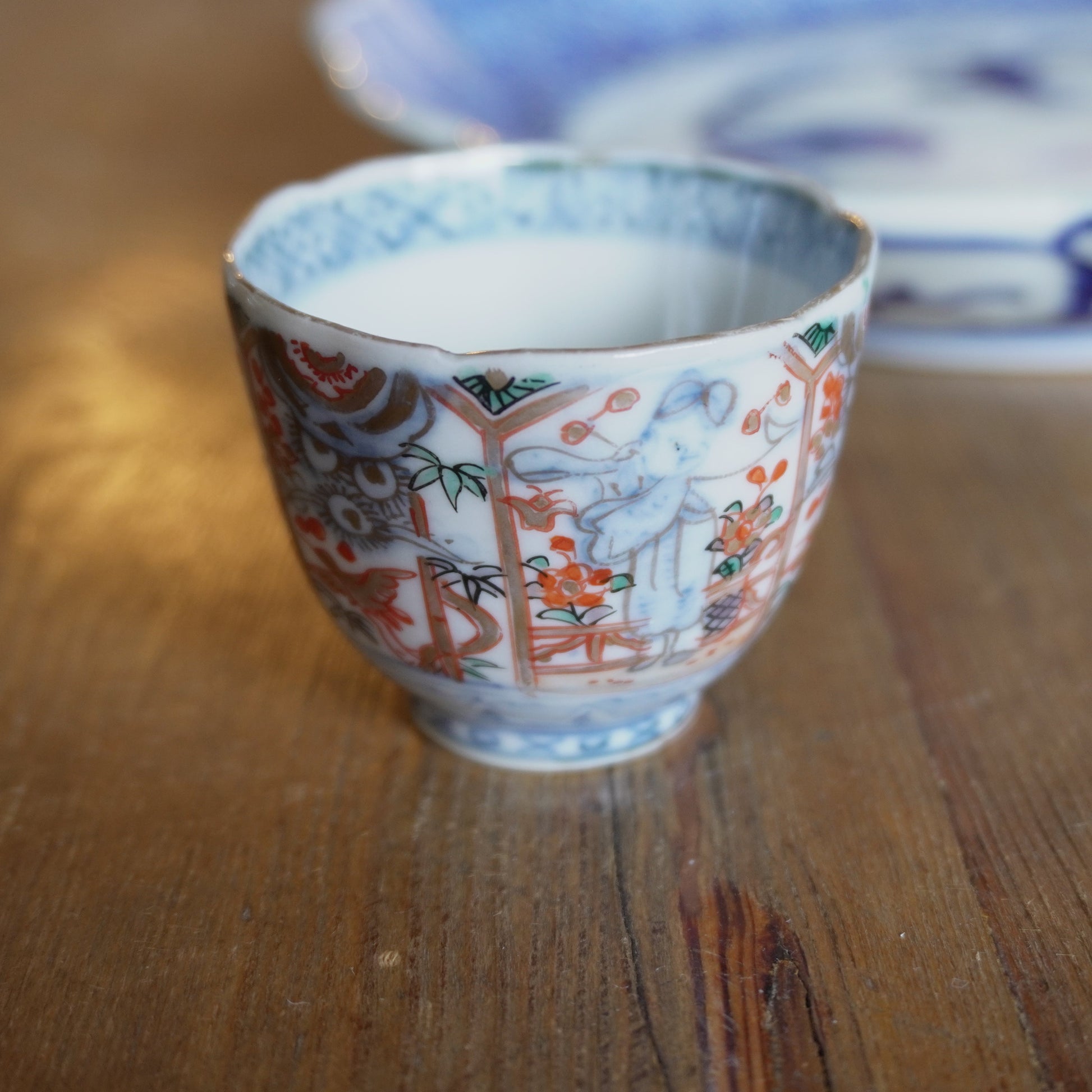 繊細な色合いの美しい色絵お猪口 - Kotto Shop