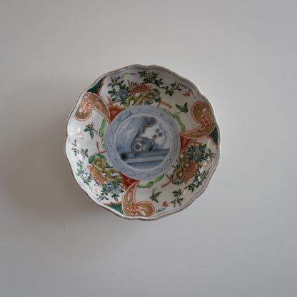 淡色の花散る色絵小皿 - Kotto Shop