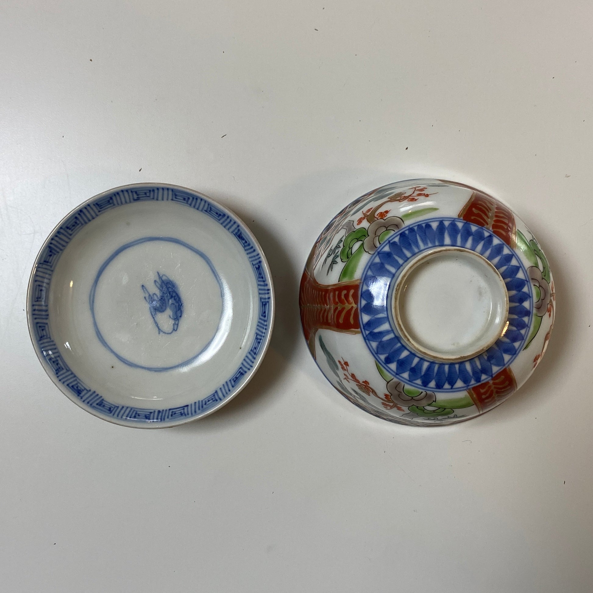 竹梅が彩る華やか色絵蓋付碗 - Kotto Shop