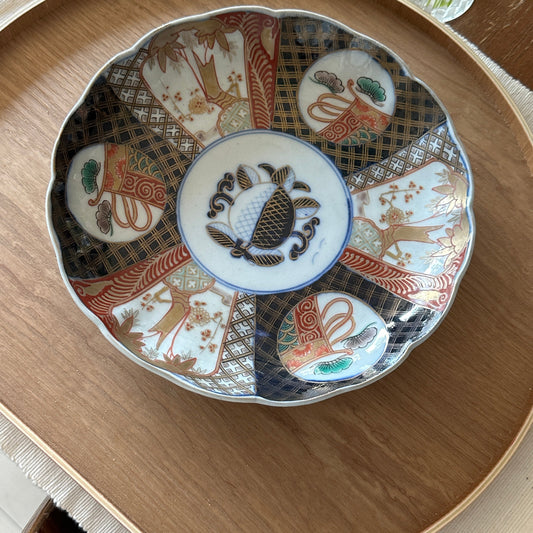 華やかな伊万里の松竹梅色絵皿 - Kotto Shop
