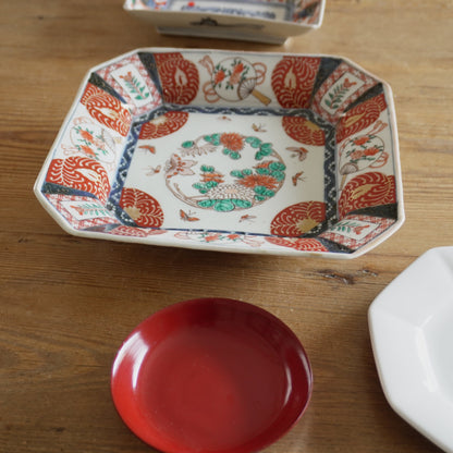 心が弾む、色絵の隅切四角皿 - Kotto Shop