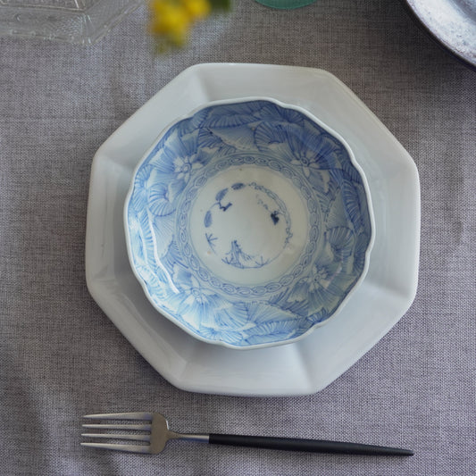 美しく描かれた線描き輪花皿 - Kotto Shop