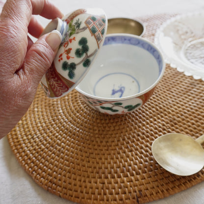 竹梅が彩る華やか色絵蓋付碗 - Kotto Shop