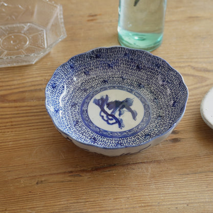 麒麟が描かれた微塵唐草の輪花深皿 - Kotto Shop