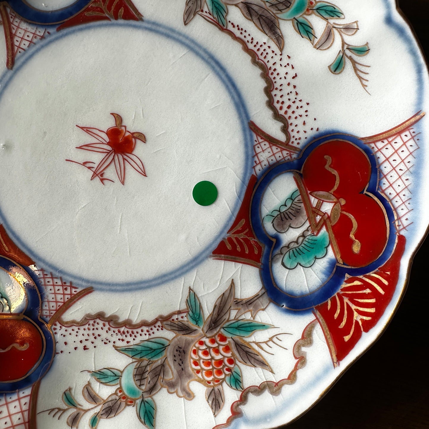 【甘手】余白がちょうどいい松に柘榴中皿 - Kotto Shop