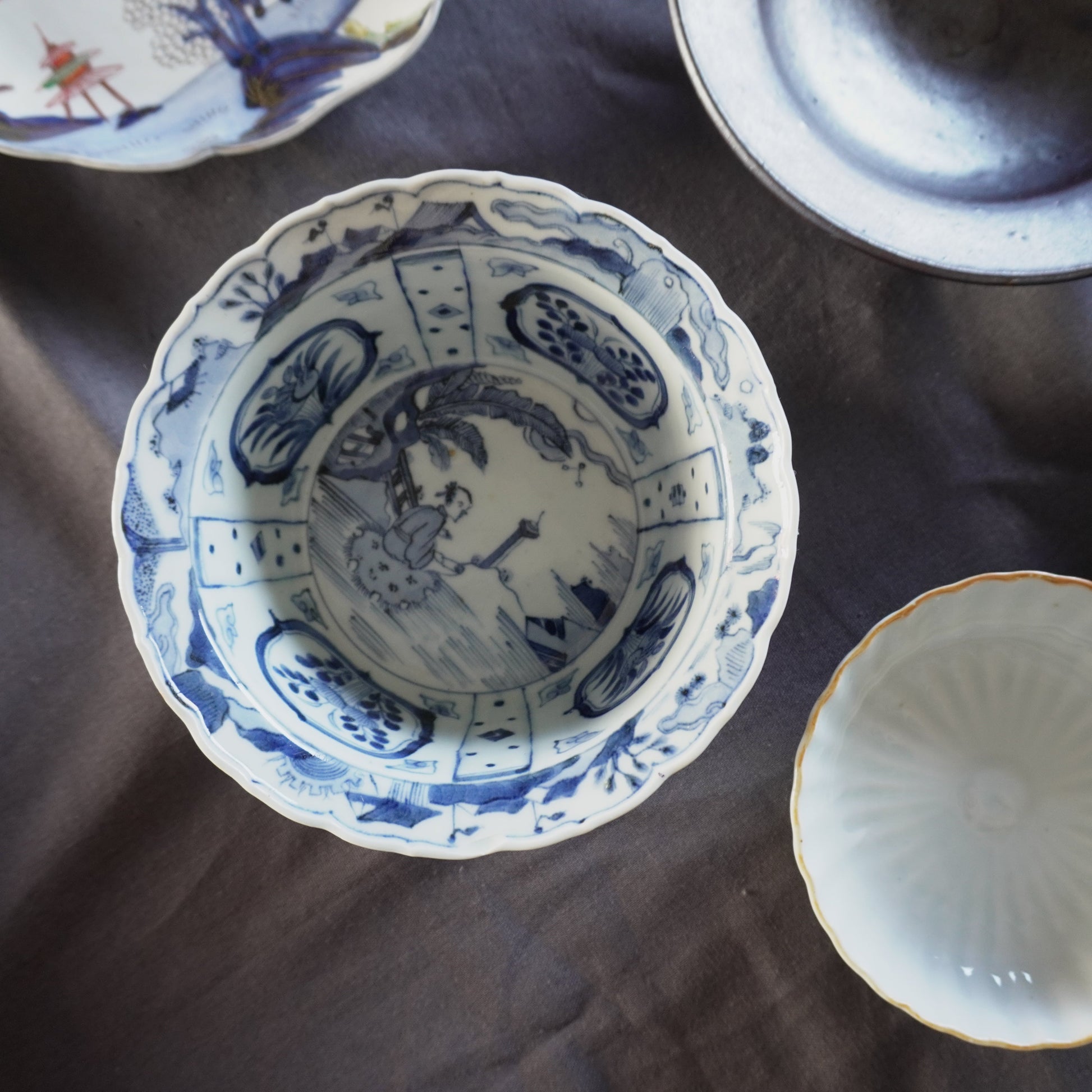 サイズ感が可愛らしい古伊万里芙蓉手鉢 - Kotto Shop