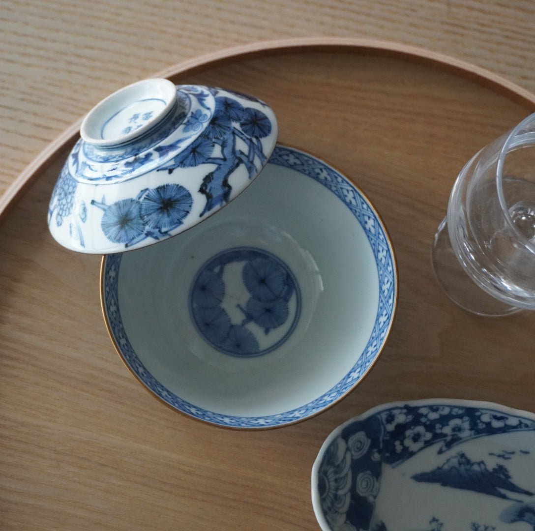 藍の余白、美しい古伊万里染付茶碗 - Kotto Shop
