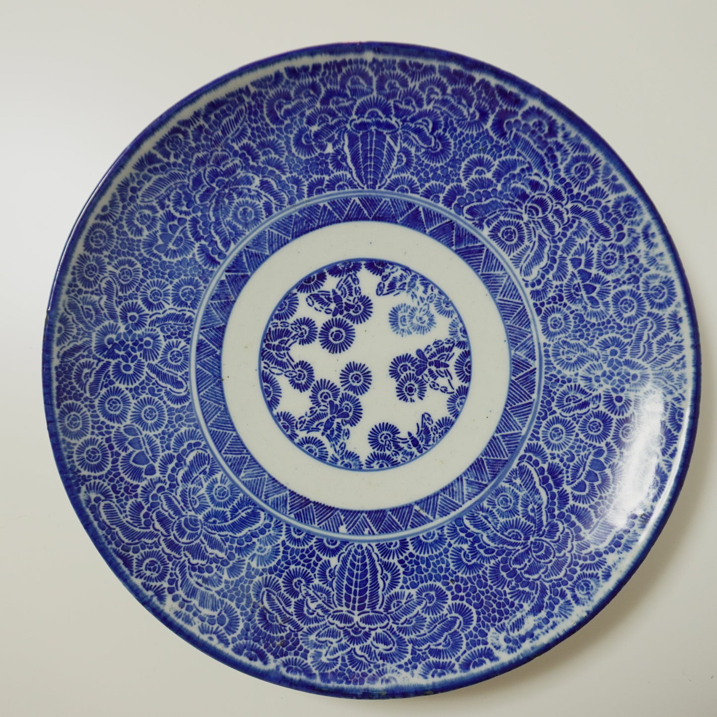 菊花咲きこぼれる染付大皿 - Kotto Shop