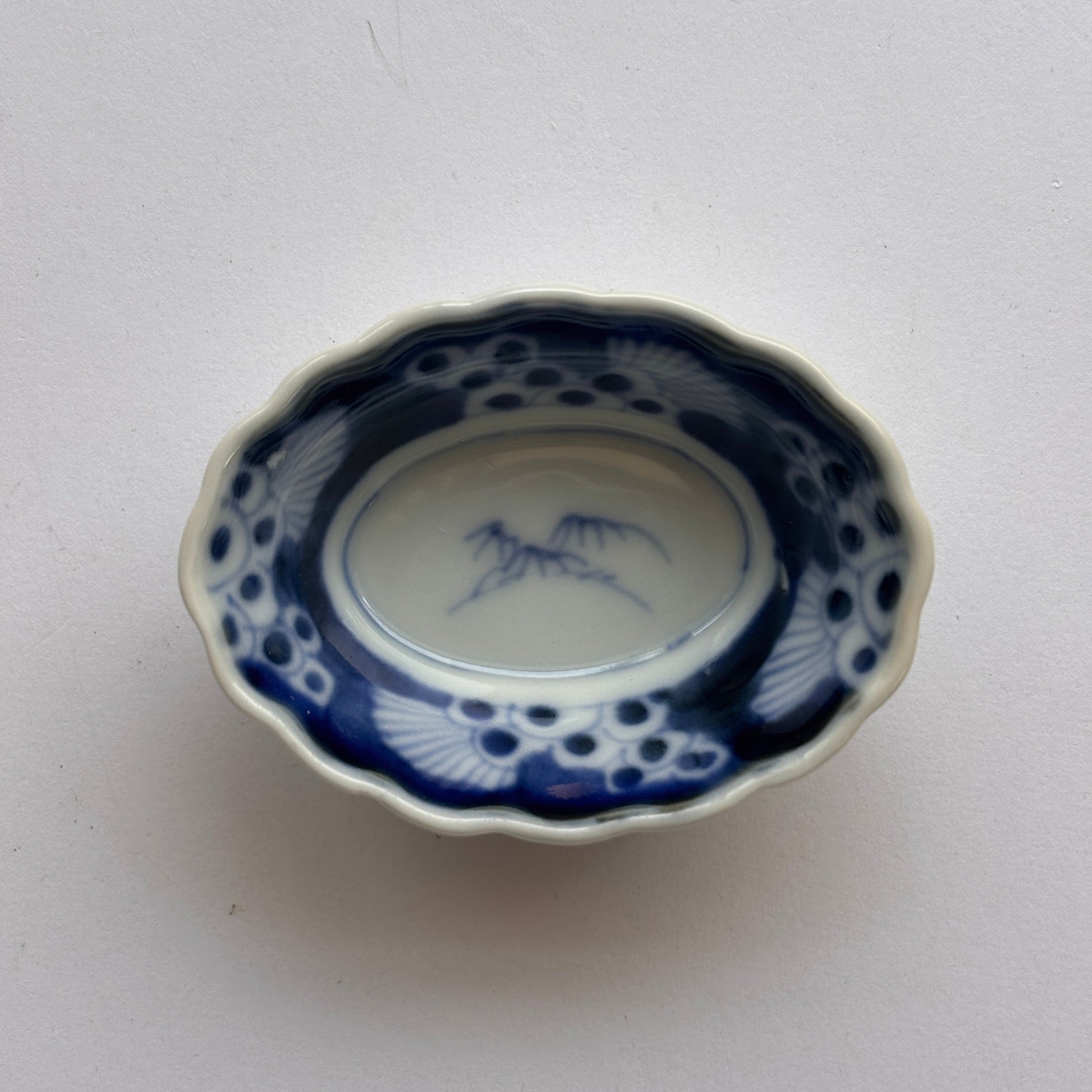 輪花に躍る、藍の雲龍豆皿 - Kotto Shop