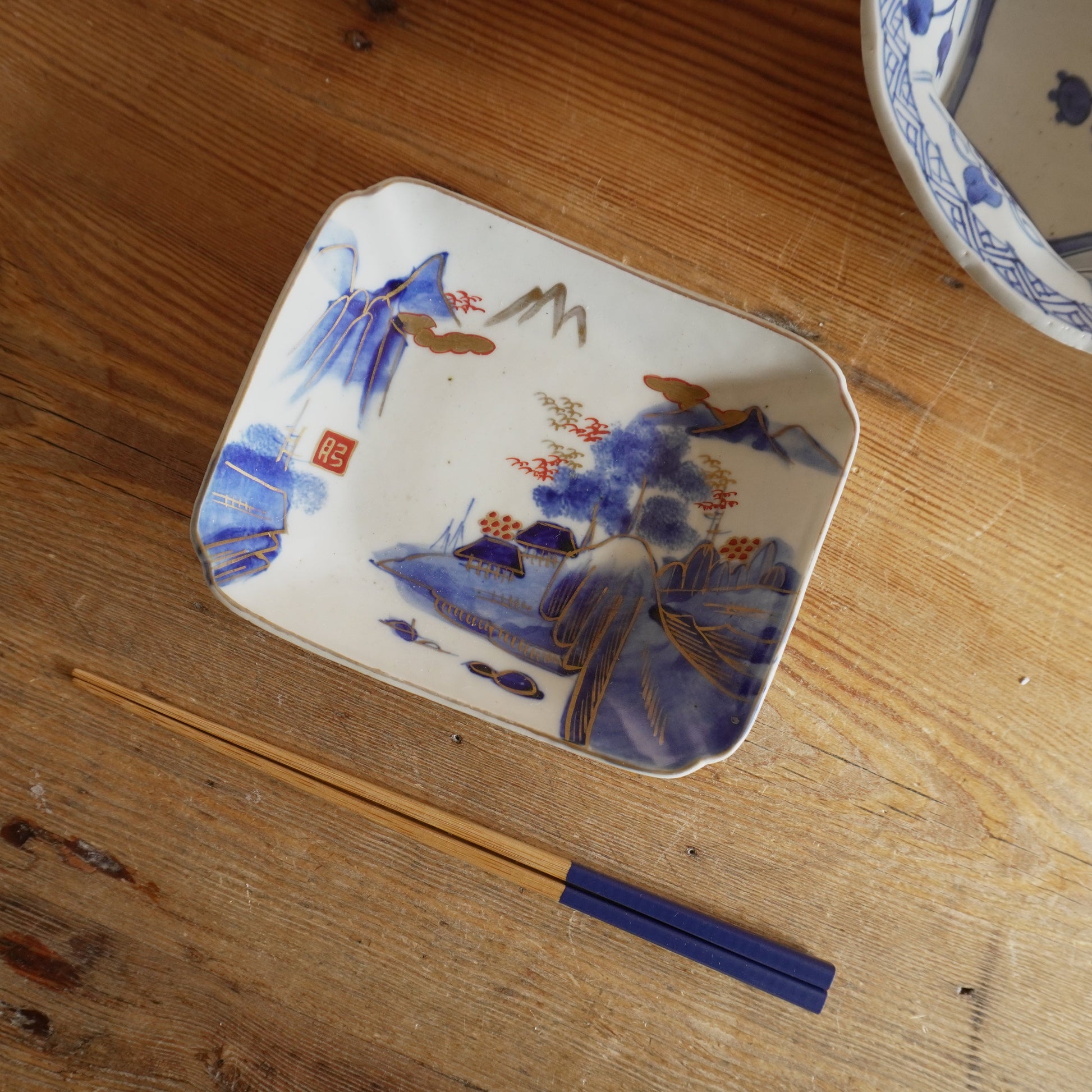 静かな山あいで金彩の美しい角皿 - Kotto Shop