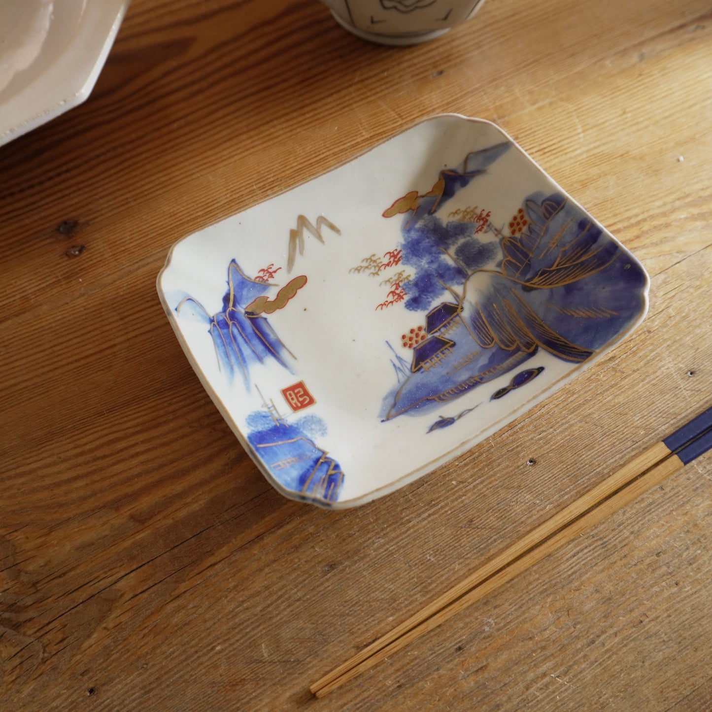 静かな山あいで金彩の美しい角皿 - Kotto Shop