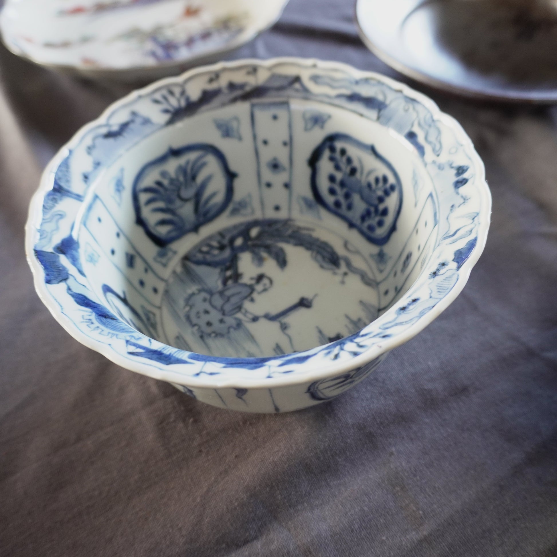 サイズ感が可愛らしい古伊万里芙蓉手鉢 - Kotto Shop