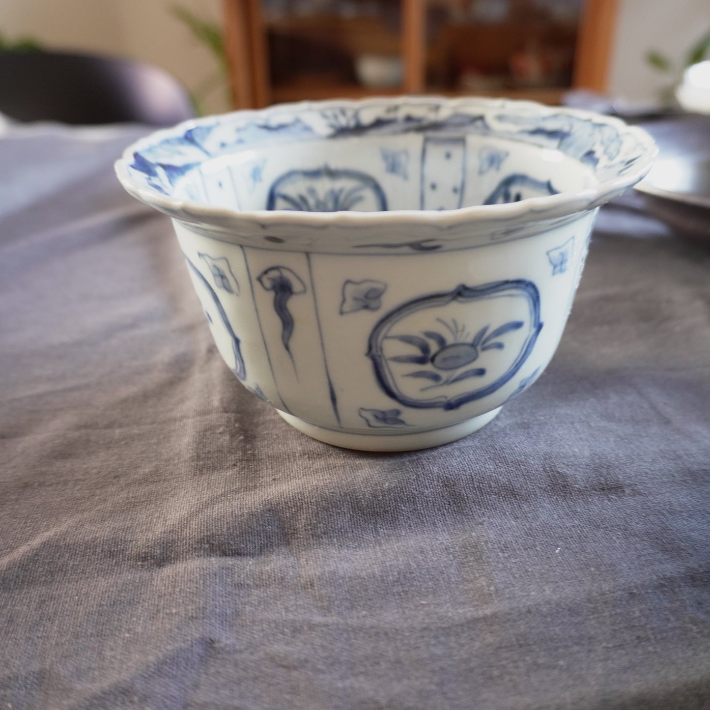 サイズ感が可愛らしい古伊万里芙蓉手鉢 - Kotto Shop