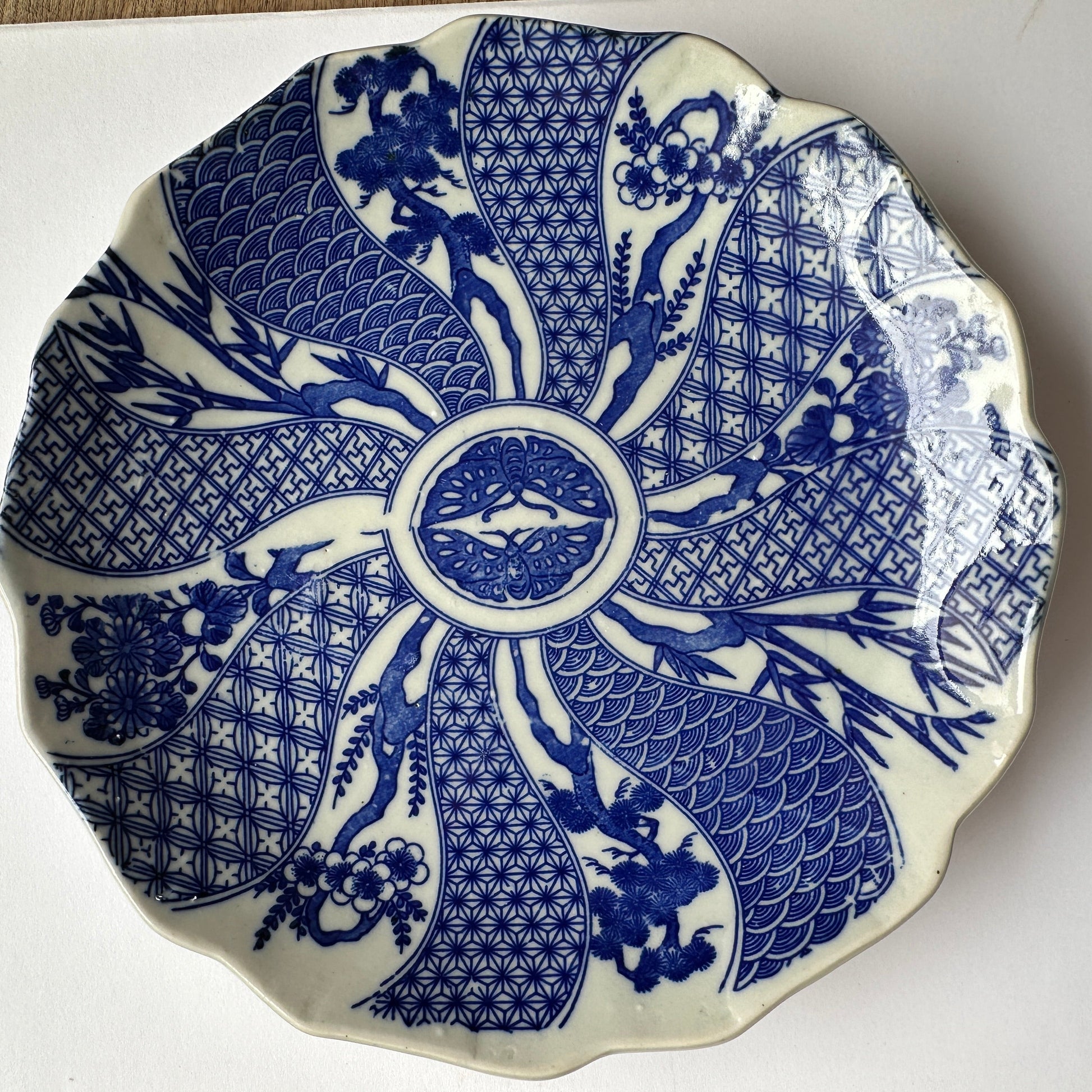 大胆な構図のアートな印判皿 - Kotto Shop