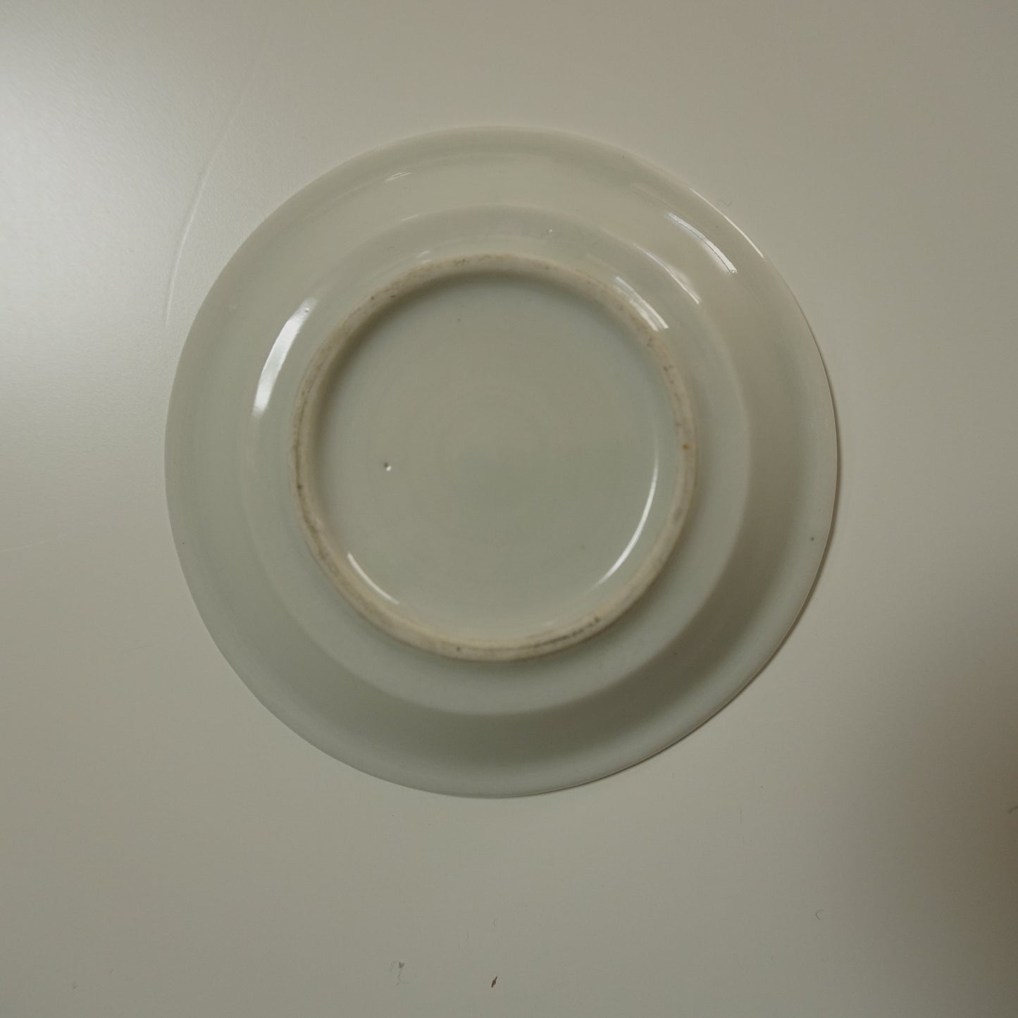 寿の文字が浮かぶ白磁小皿 - Kotto Shop