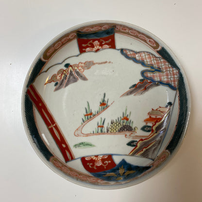 彩り豊かな余白のある古伊万里中皿 - Kotto Shop